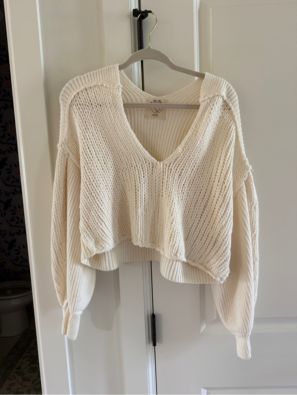 Free People Cream Cropped V-Neck Knit Sweater Small